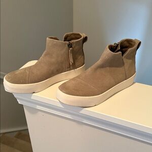 Women’s Toms Booties sneakers